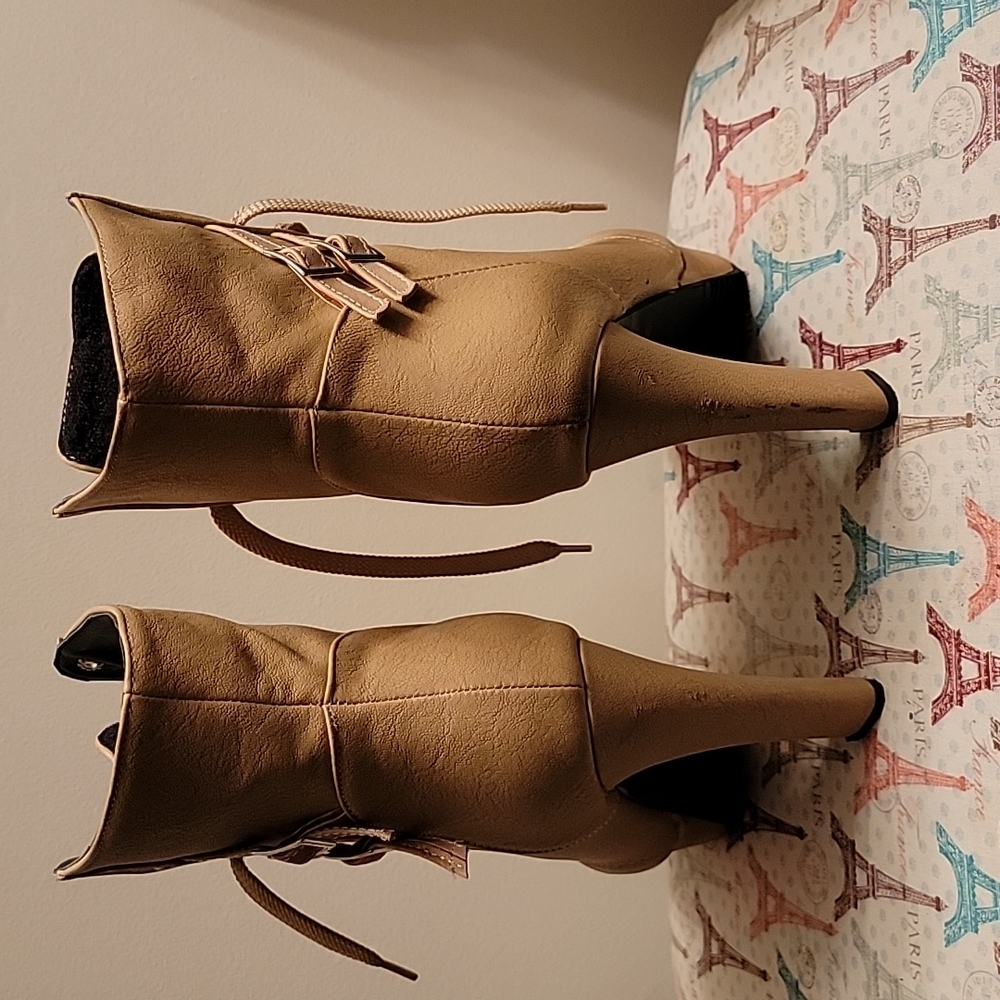 Tall ankle boots (black, and cream) - Picture 3 of 16